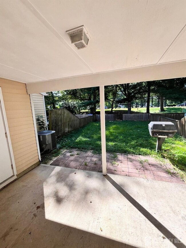 Building Photo - 10 Cosgrove Ct