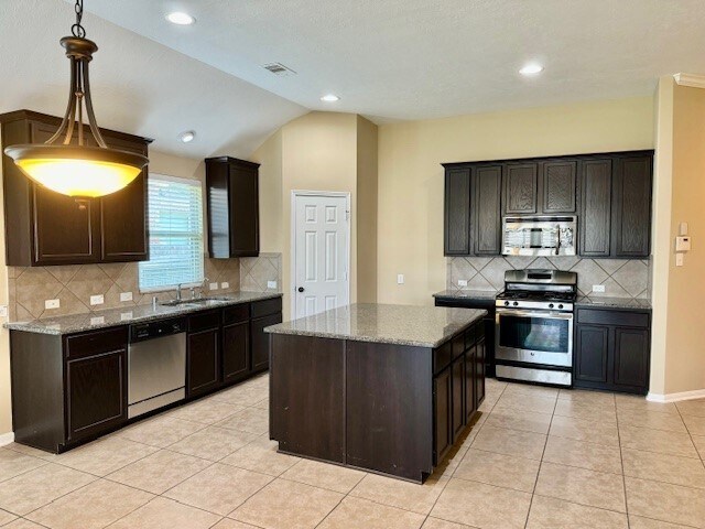 Building Photo - 21914 Cascade Hollow Ln