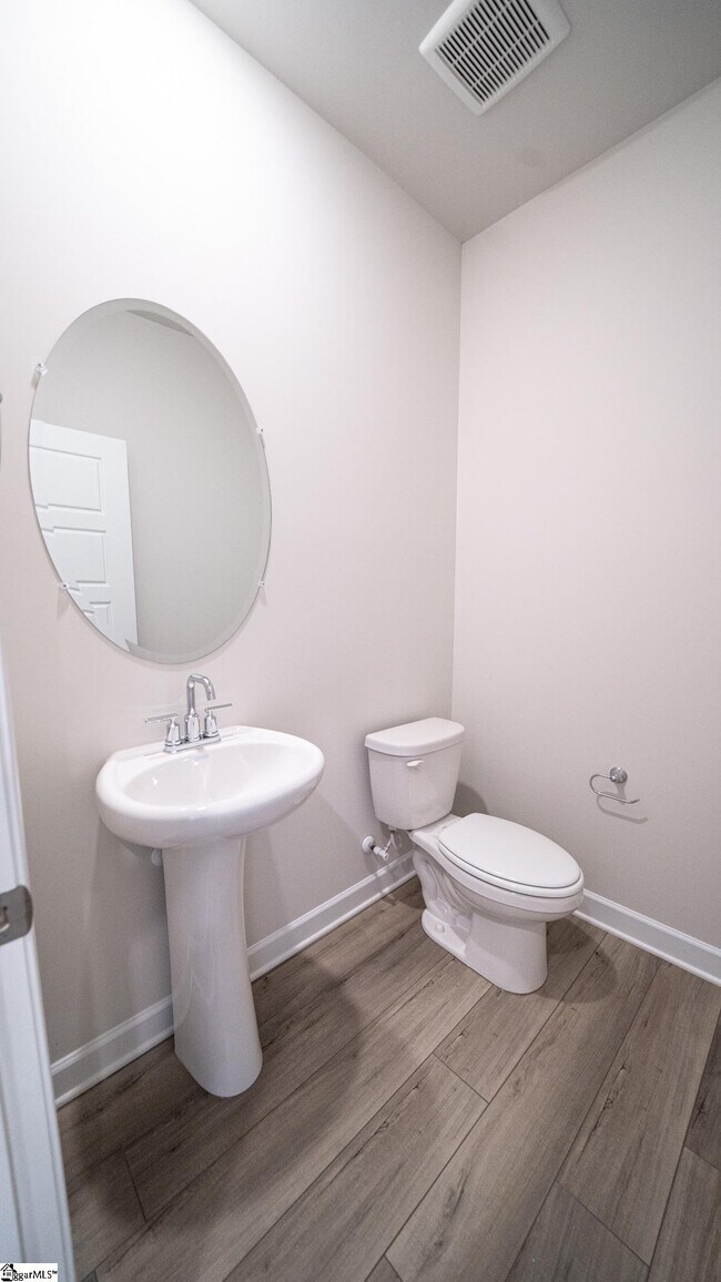 Building Photo - 1029 Killian St