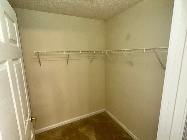 Building Photo - 2400 Huntscroft Ln