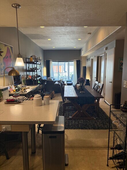 Building Photo - 725 S 200 W