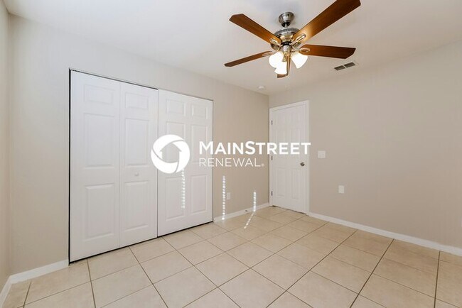 Building Photo - 3 Bedroom Pet-Friendly Home in Lehigh acres, FL with Main Street Renewal