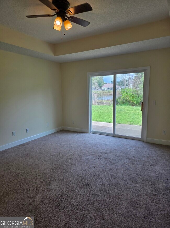 Building Photo - 516 Hide-A-Way Lk Lp