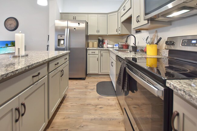 Building Photo - Pet Friendly Two Bedroom!