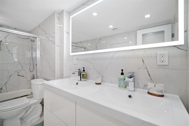 Building Photo - 20301 W Country Club Dr