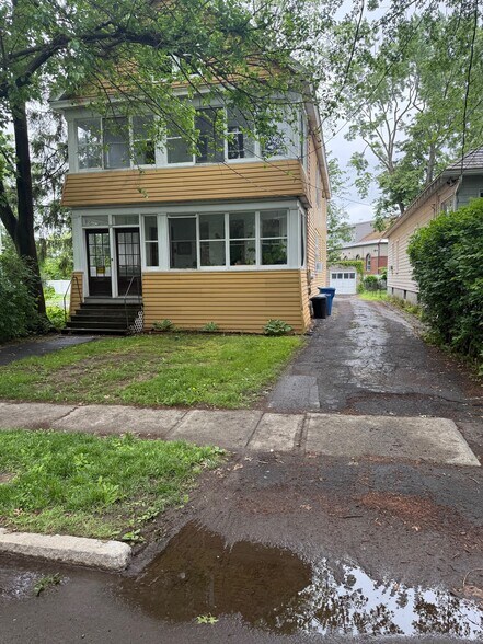 Primary Photo - 65 Ten Eyck Ave