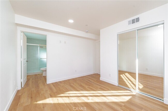 Building Photo - 1183 E 59th Pl