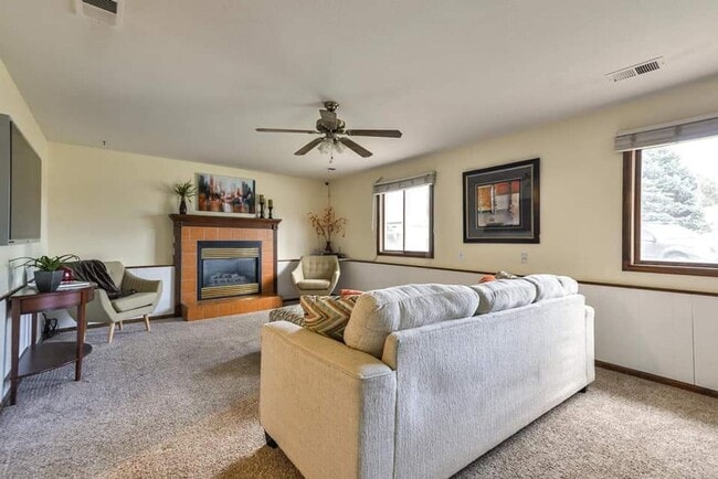 Building Photo - Beautiful 4 Bed, 2 Bath House in SW Fort Collins!