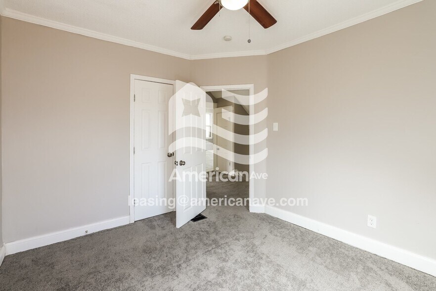 Building Photo - 136 N White Ave