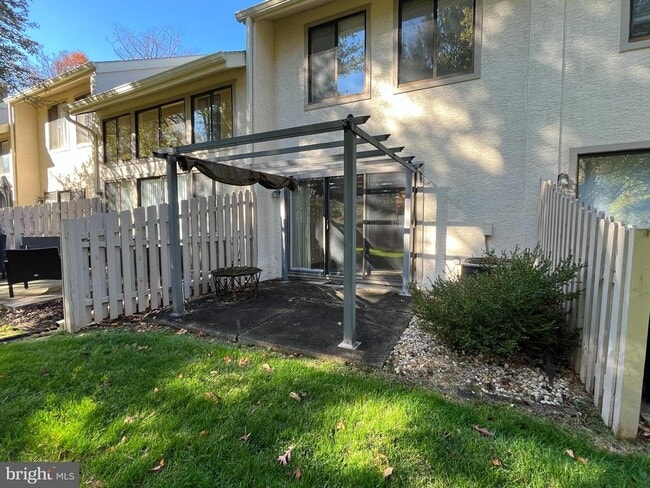 Building Photo - 42 Landmark Dr