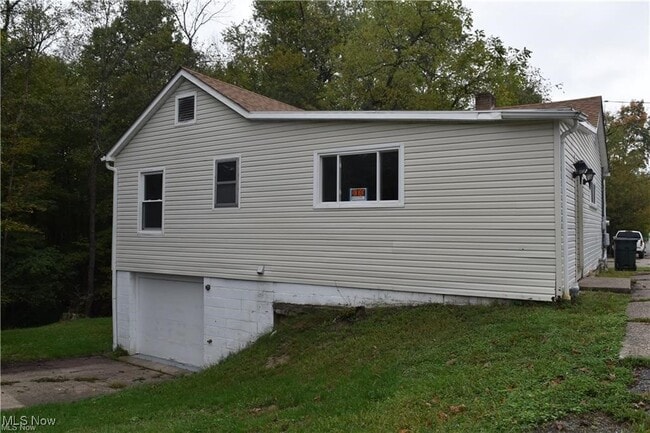 Building Photo - 205 McFadden St