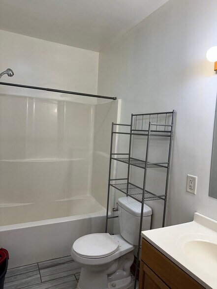Building Photo - 37 Lyman St
