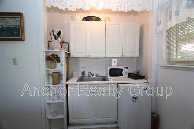 Building Photo - 214B 57th St