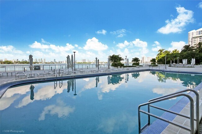 Building Photo - 1000 West Ave