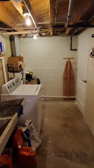 Building Photo - 1127 S Allen St