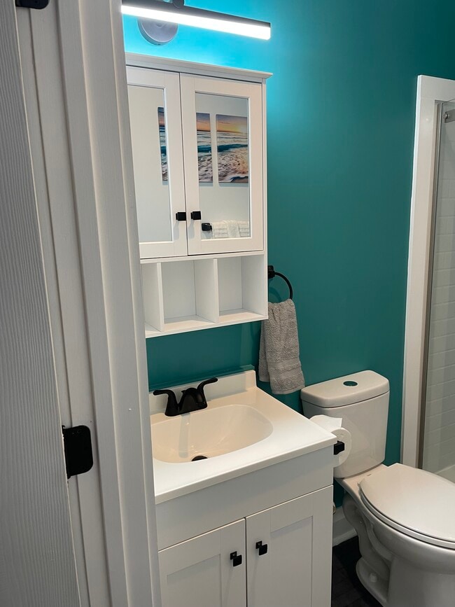 Building Photo - 53 Lincoln Ave W