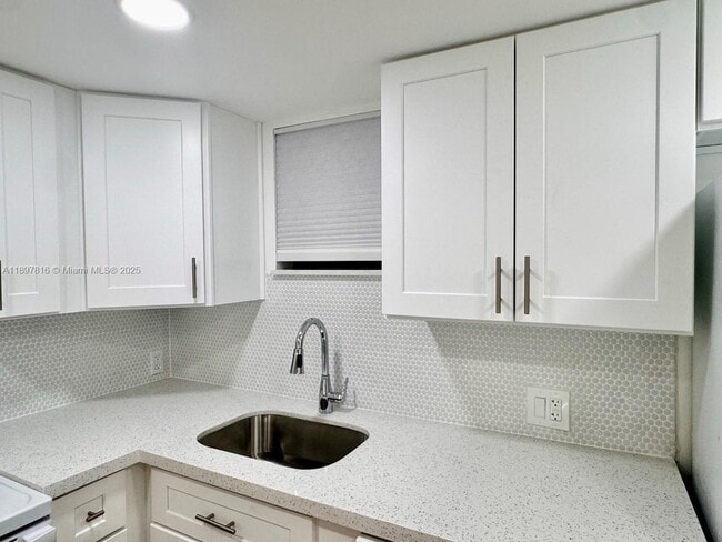 Building Photo - 8290 Lake Dr