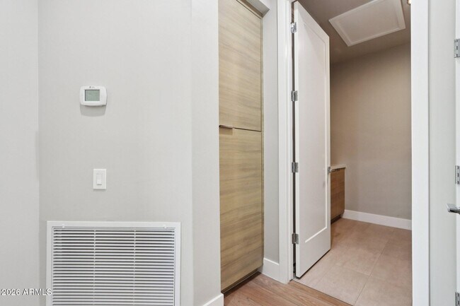 Building Photo - 8989 N Gainey Center Dr