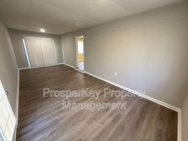 Building Photo - 5552 Tappan Ct