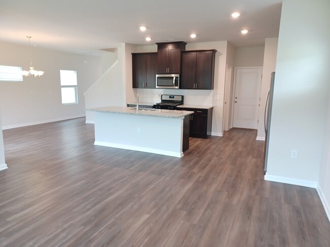 Building Photo - 1006 Depot Dr