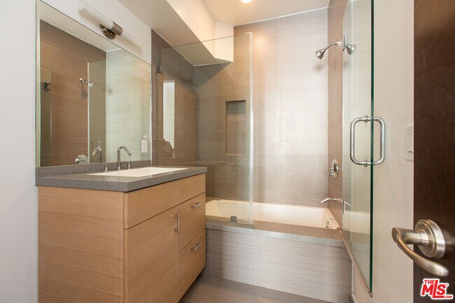 Building Photo - 8639 Whitworth Dr