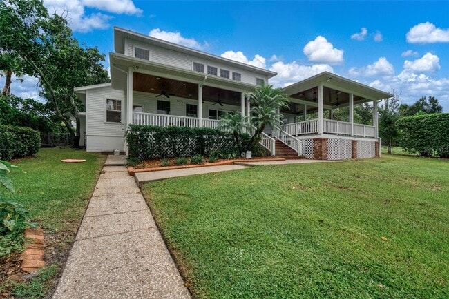 Building Photo - 2551 Lakeview Dr