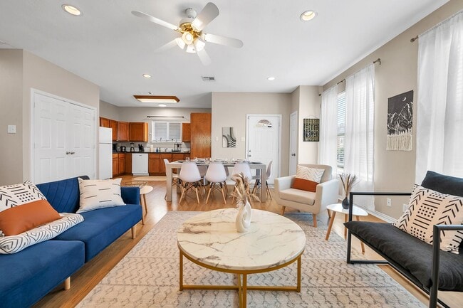 Building Photo - 1425 James Ave