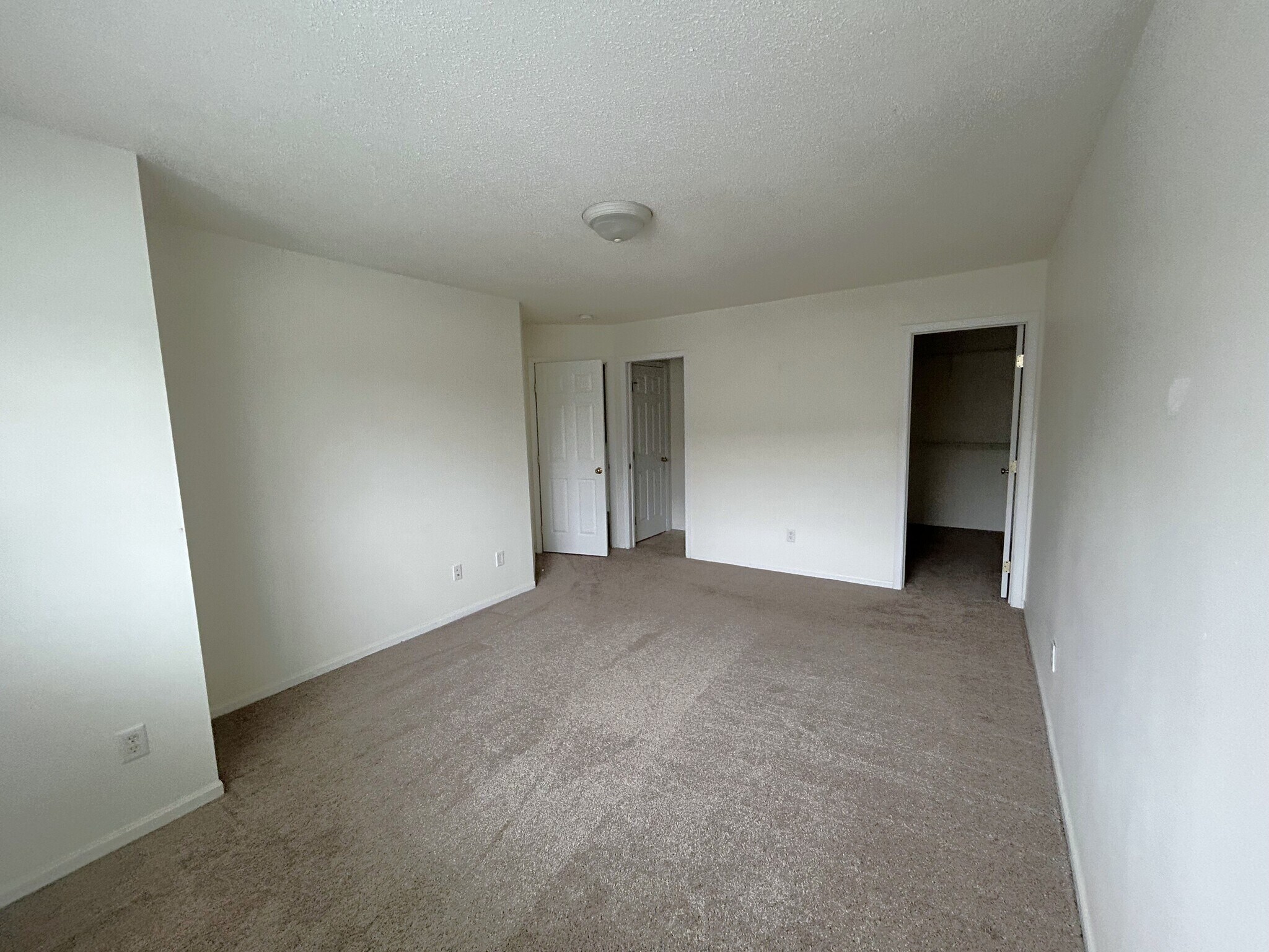 Building Photo - 10 Bridgewater Trl