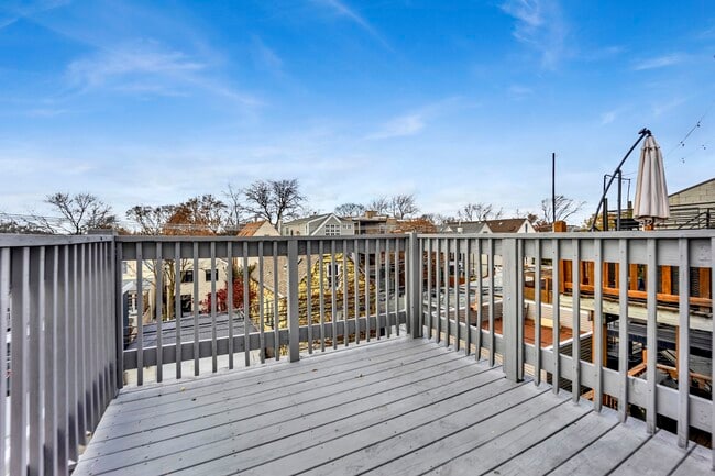 Building Photo - 3316 N Damen Ave
