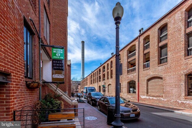 Building Photo - 1315 N Ode St