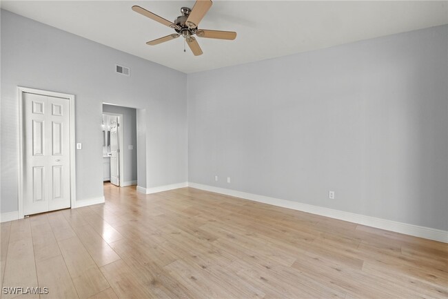 Building Photo - 1518 SW Courtyards Ln