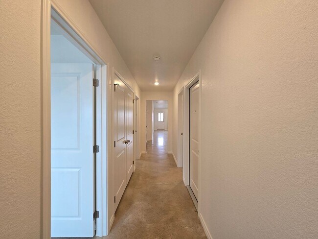 Building Photo - RENT SPECIAL - NEW IN MANAGEMENT - AVAILABLE NOW!