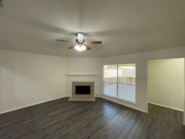 Building Photo - 15414 Misty Dawn Tr