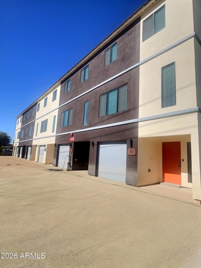 Building Photo - 2502 E Paradise Ln