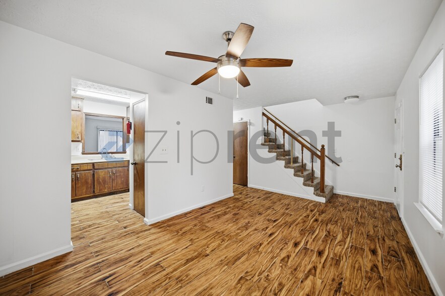 Building Photo - 5893 N Castlegate Dr