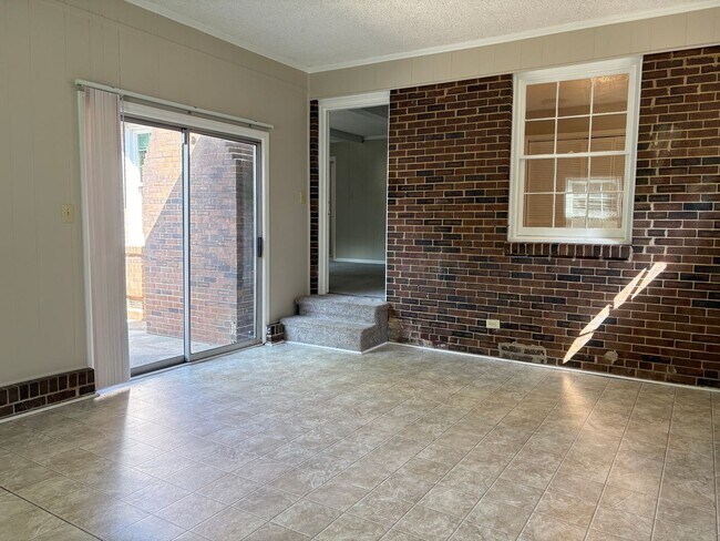 Building Photo - 304 Leland Dr