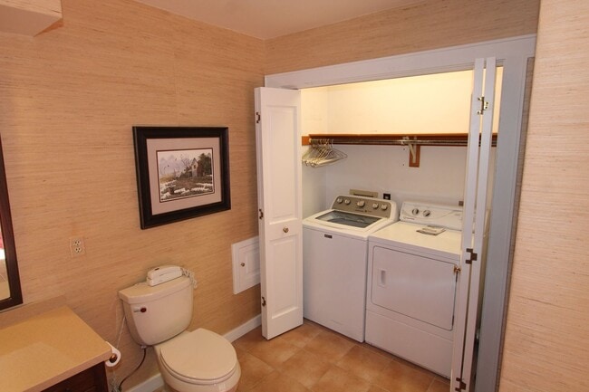 Building Photo - Incredible home on a private & secluded lot.