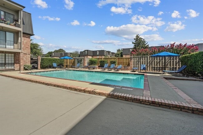 Building Photo - 2400 N Braeswood Blvd