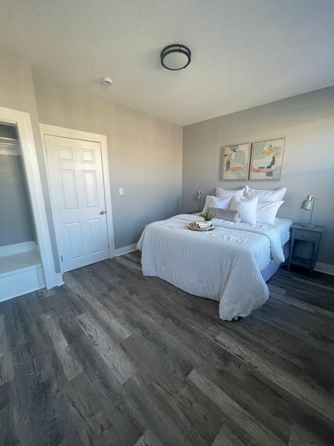 Building Photo - 645 Dumbarton Ave