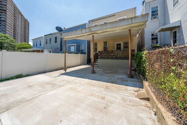 Building Photo - 214 50th St