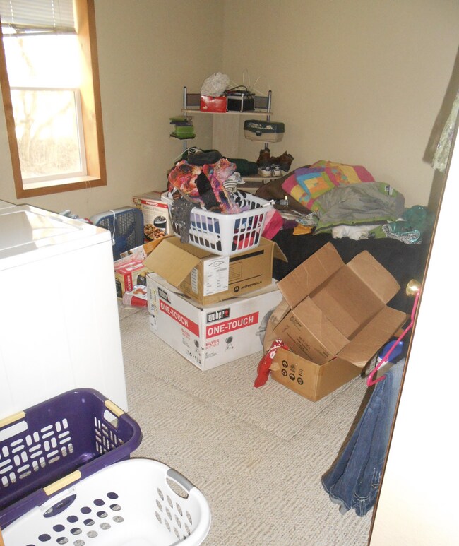Building Photo - 2 bed 1 bath near UWEC area!