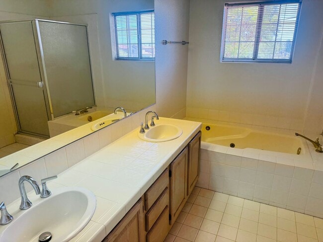 Building Photo - Palm Colony End Unit | Resort Living Included!