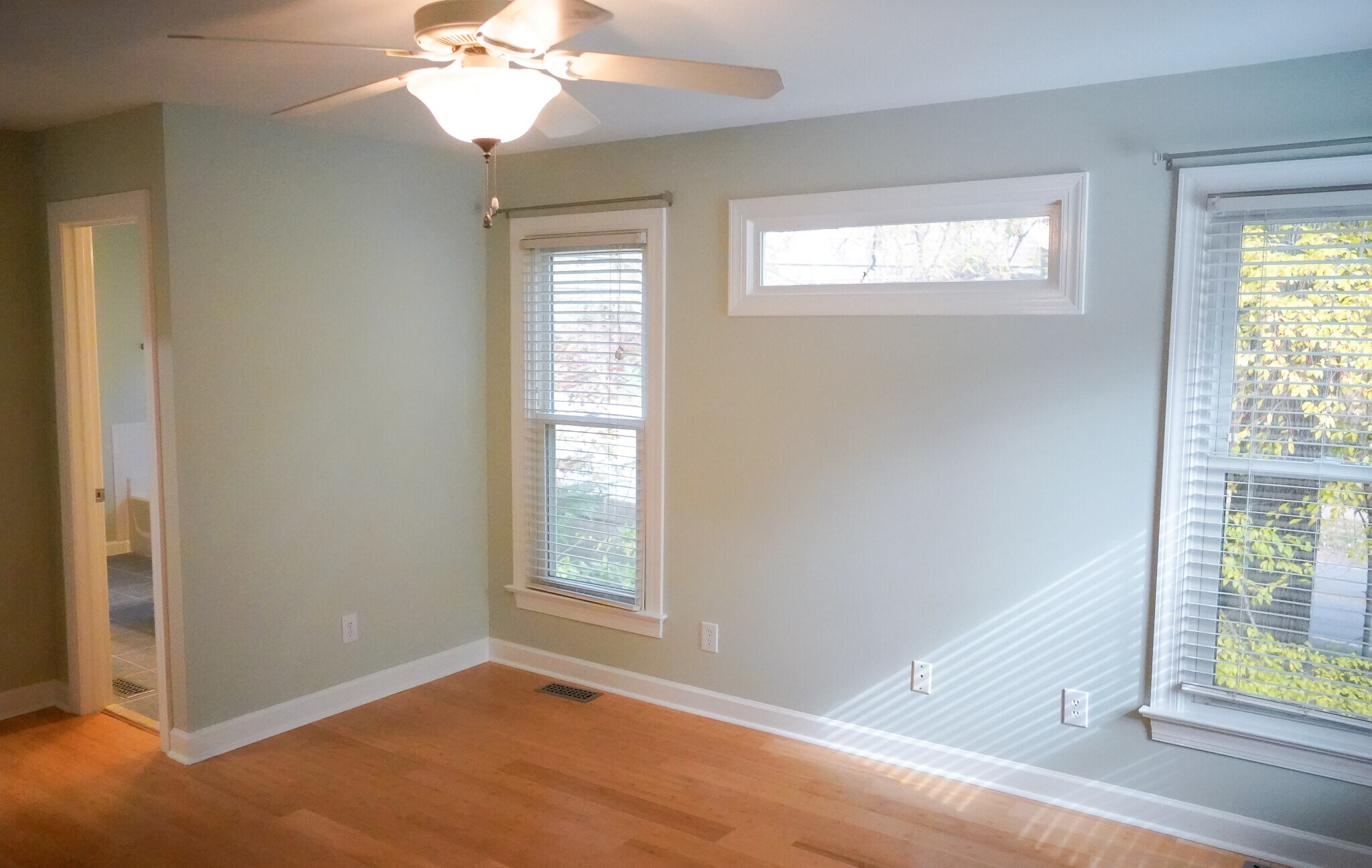 Building Photo - 3801 Lake Point Cir