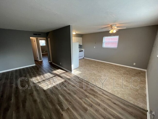 Building Photo - 2219 Rockford Ln