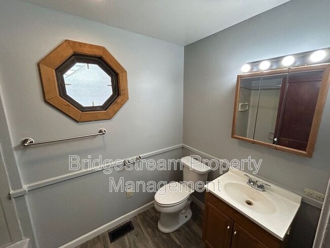 Building Photo - 51 S Sperling Ave