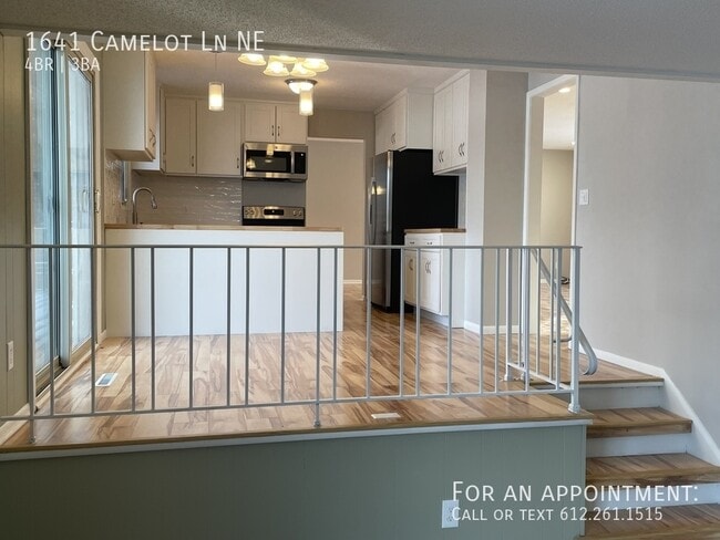 Building Photo - 1641 Camelot Ln NE