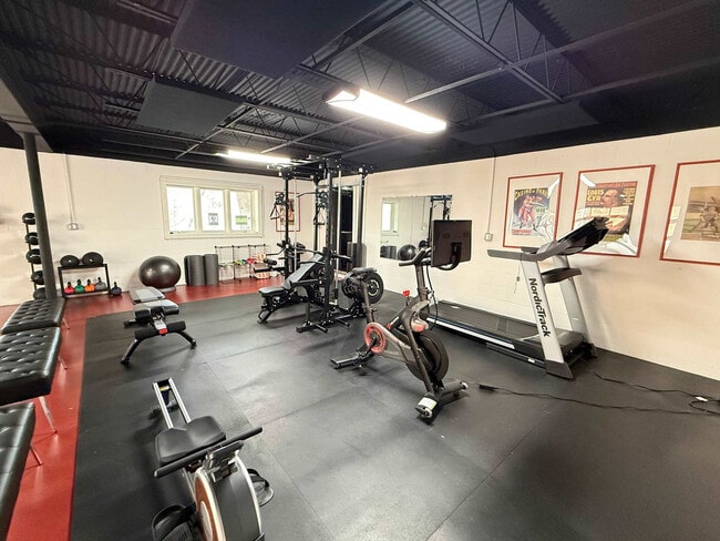 Building Photo - 33 Pinners Ln