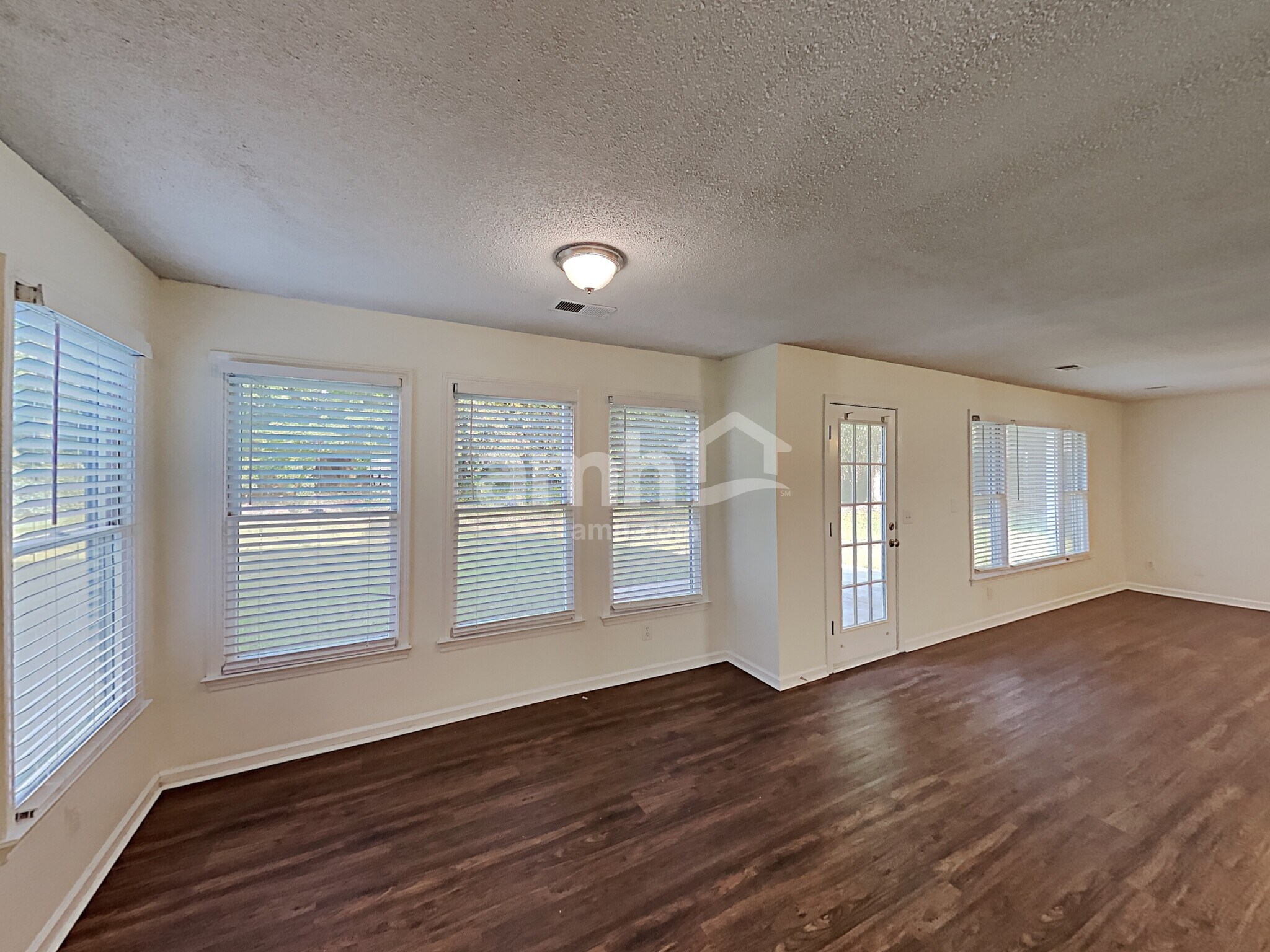 Building Photo - 1121 Lauren Way