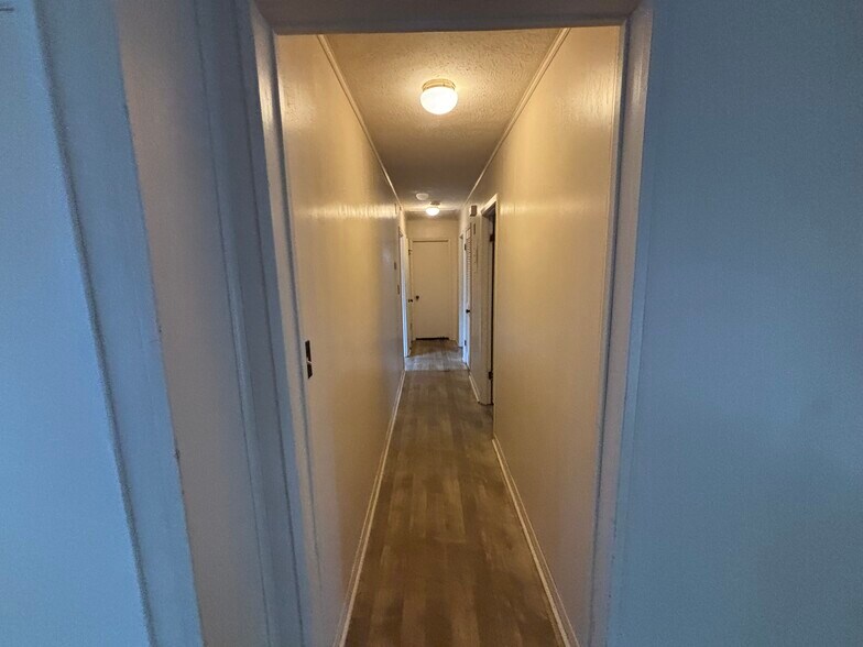 Building Photo - 929 Cypress Ave