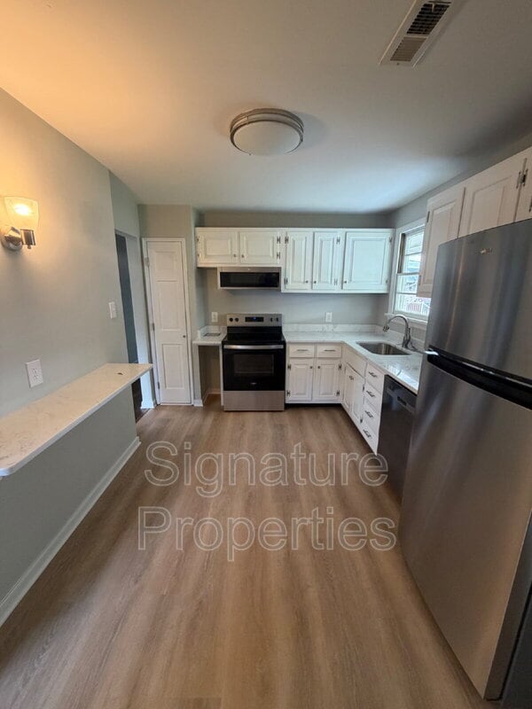 Building Photo - 500 S Laburnum Ave